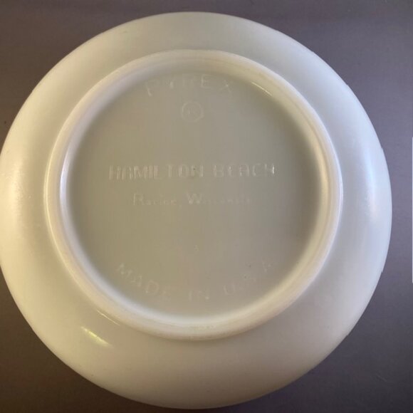 Pyrex Hamilton Beach Large White Milk Glass Ribbed Mixing Bowl Made in USA 8.5” - Picture 2 of 5